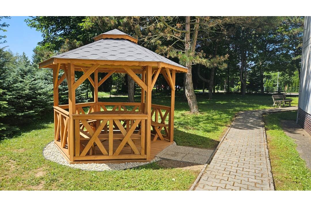 FOTO: Nové altánky pre seniorov v Prievidzi, foto 2