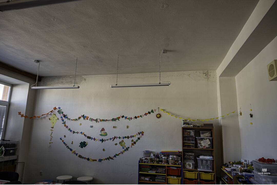 FOTO: Do školy v Novom Meste nad Váhom dlhodobo zateká, foto 3