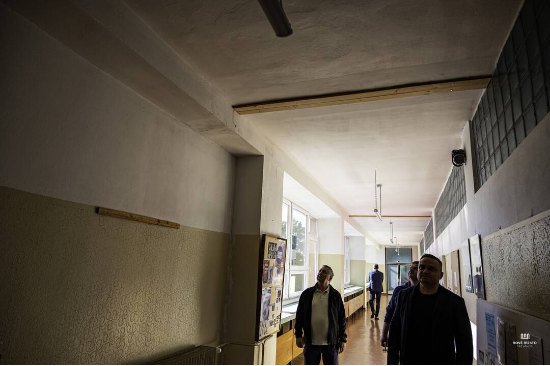 FOTO: Do školy v Novom Meste nad Váhom dlhodobo zateká, foto 5