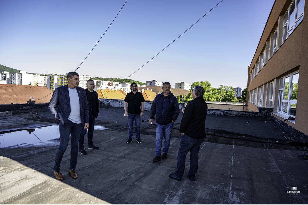 FOTO: Do školy v Novom Meste nad Váhom dlhodobo zateká, foto 7