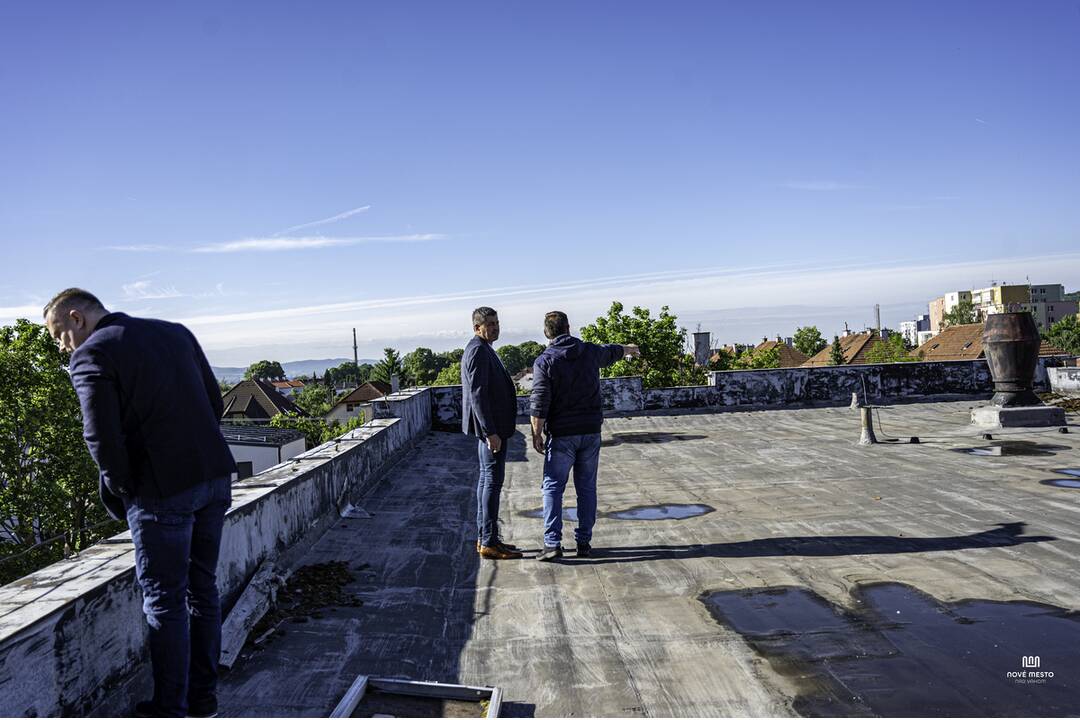 FOTO: Do školy v Novom Meste nad Váhom dlhodobo zateká, foto 15