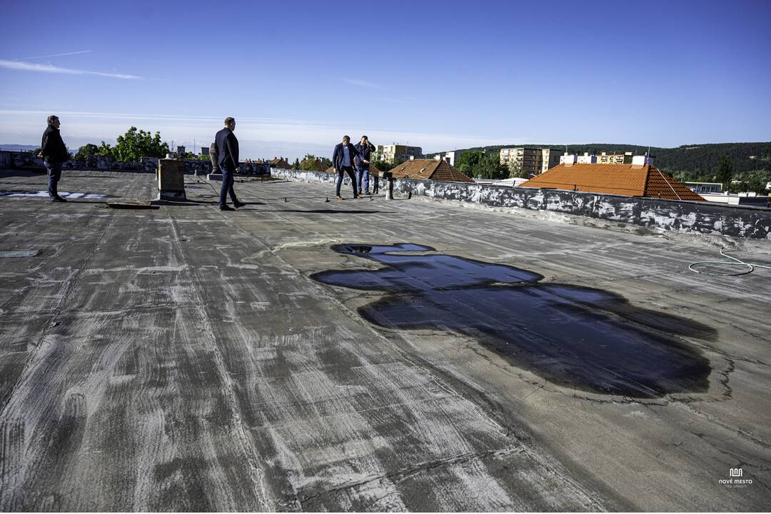 FOTO: Do školy v Novom Meste nad Váhom dlhodobo zateká, foto 20