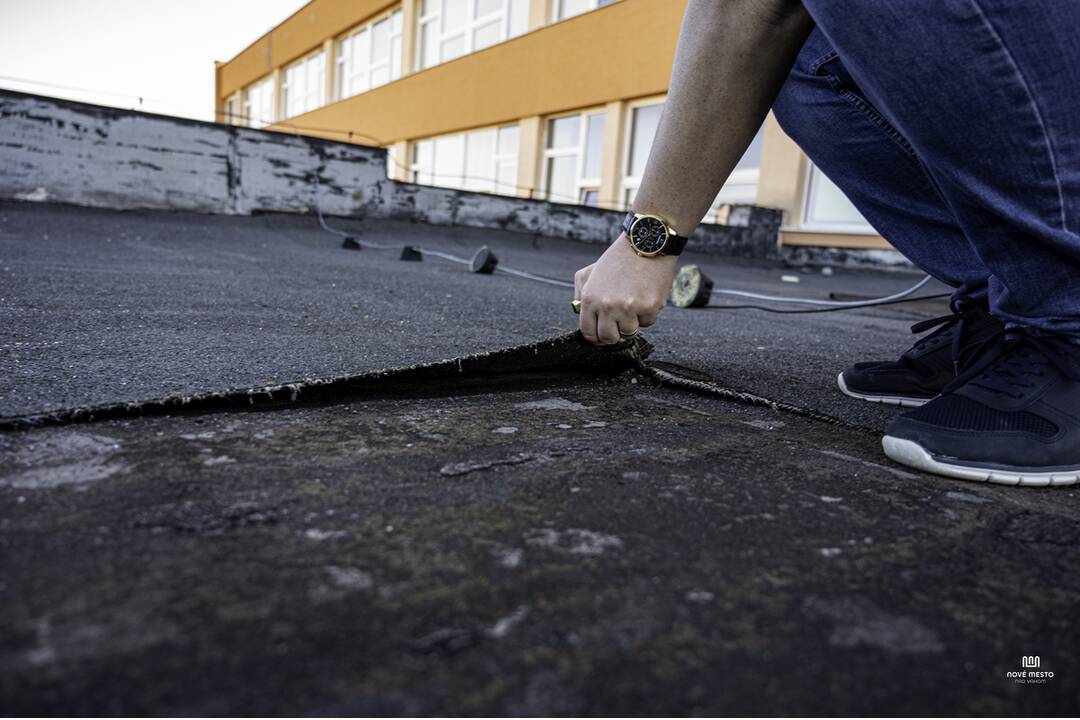 FOTO: Do školy v Novom Meste nad Váhom dlhodobo zateká, foto 22