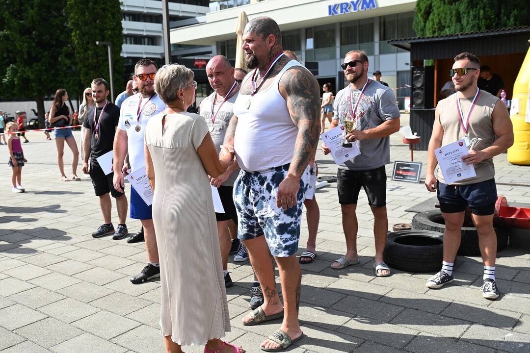 FOTO: Do Trenčianskych Teplíc zavítalo viac ako 20 silákov, foto 5