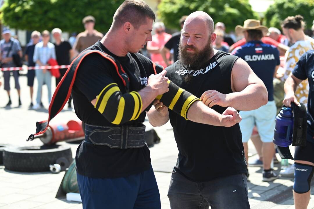 FOTO: Do Trenčianskych Teplíc zavítalo viac ako 20 silákov, foto 7