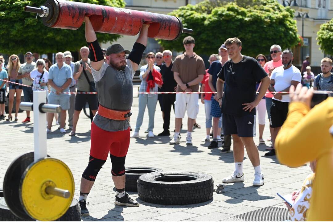 FOTO: Do Trenčianskych Teplíc zavítalo viac ako 20 silákov, foto 10