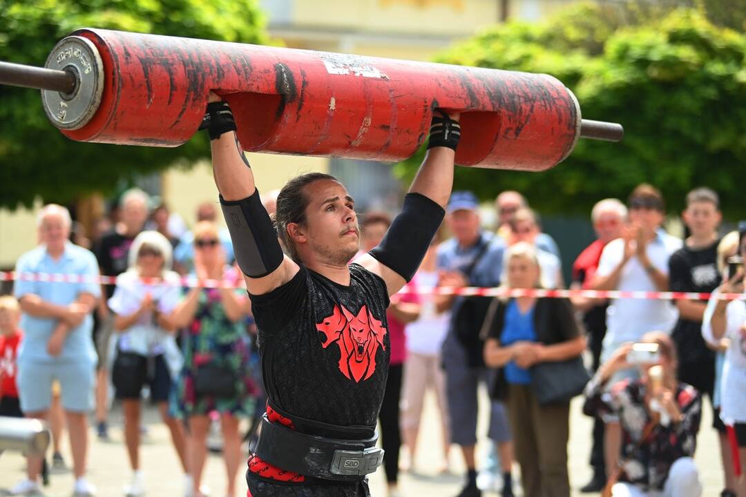 FOTO: Do Trenčianskych Teplíc zavítalo viac ako 20 silákov, foto 13