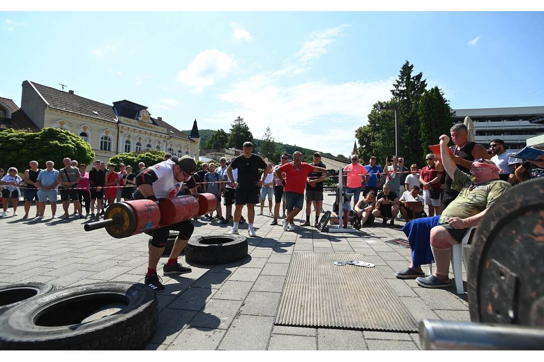 FOTO: Do Trenčianskych Teplíc zavítalo viac ako 20 silákov, foto 2