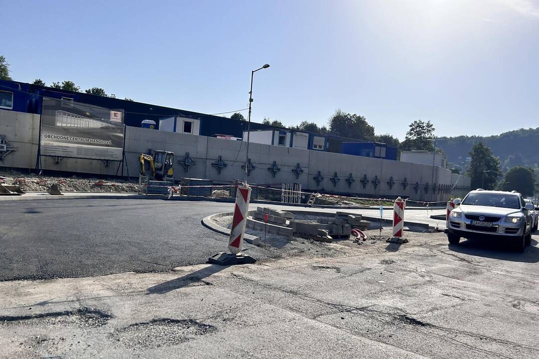 FOTO: Výstavba kruhovej križovatky v Handlovej, foto 4