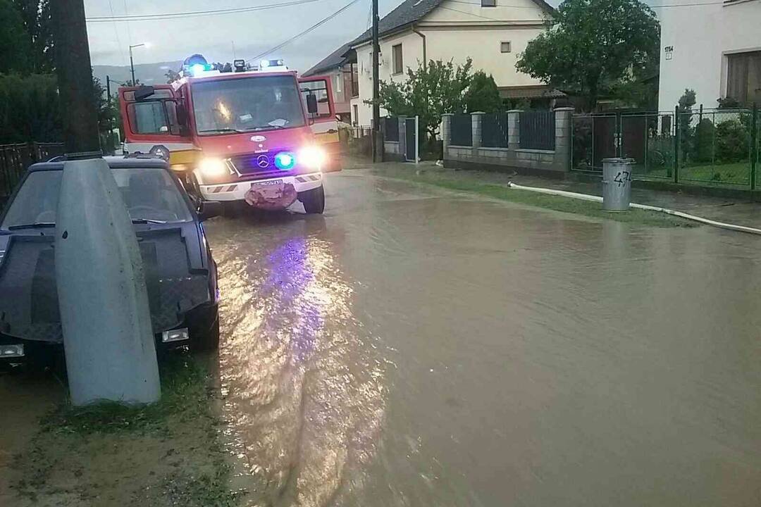 FOTO: Hasičom sa podarilo zachrániť majetok vo viac ako miliónovej hodnote , foto 1