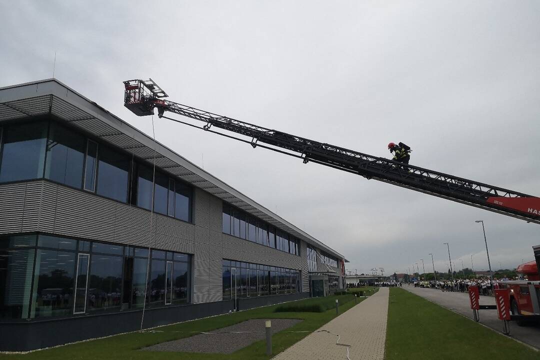 FOTO: Hasičom sa podarilo zachrániť majetok vo viac ako miliónovej hodnote , foto 4