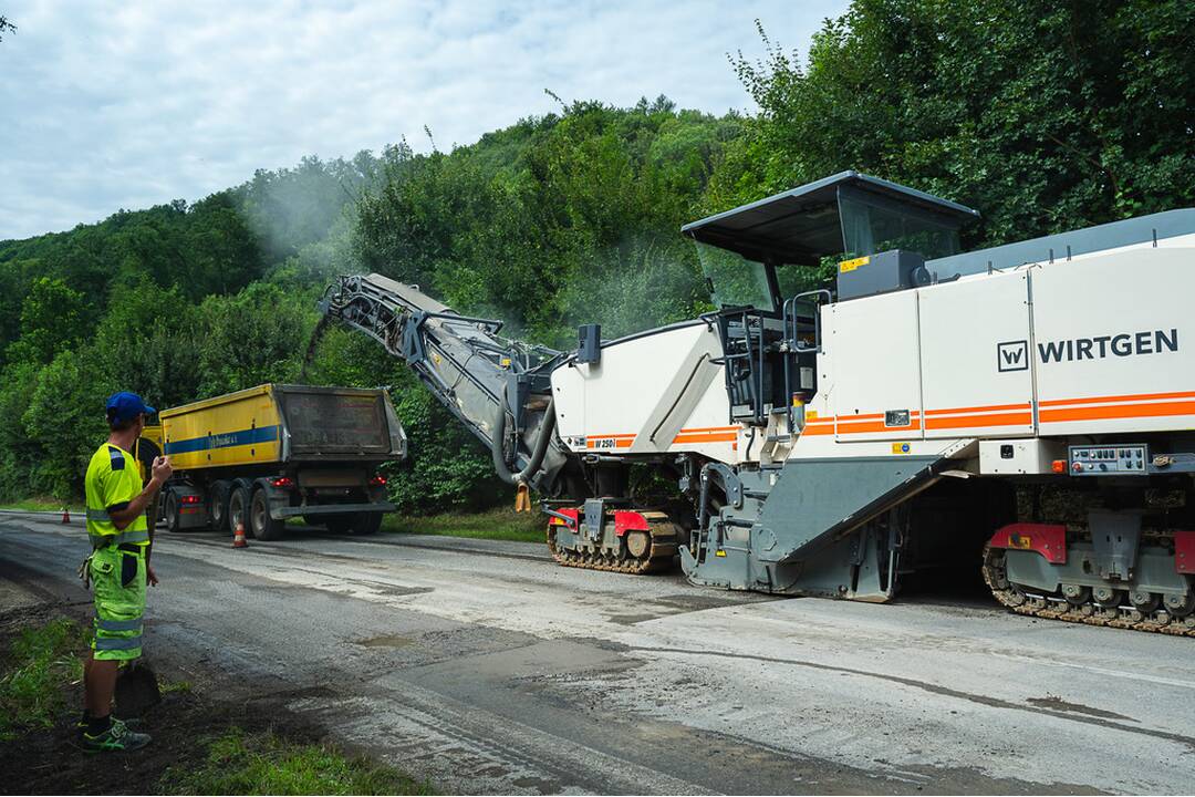 FOTO: Trenčianska župa opraví 35 kilometrov ciest za dva týždne. Počítajte s dopravnými obmedzeniami, foto 4