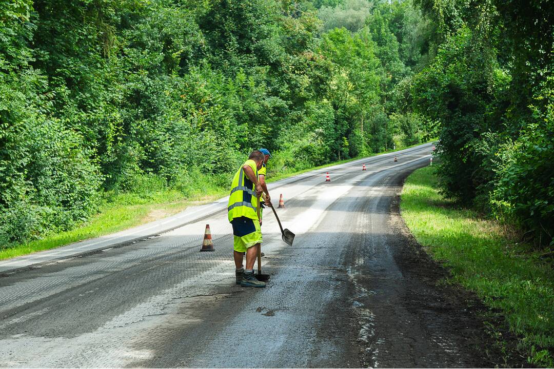 FOTO: Trenčianska župa opraví 35 kilometrov ciest za dva týždne. Počítajte s dopravnými obmedzeniami, foto 8