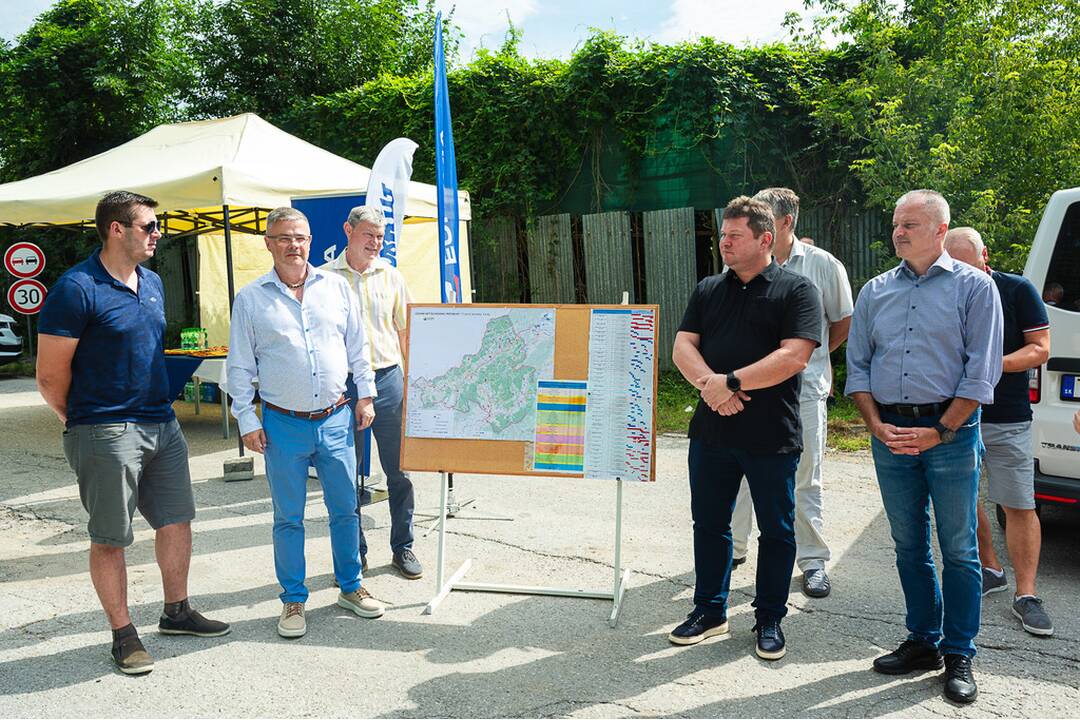 FOTO: Trenčianska župa opraví 35 kilometrov ciest za dva týždne. Počítajte s dopravnými obmedzeniami, foto 11