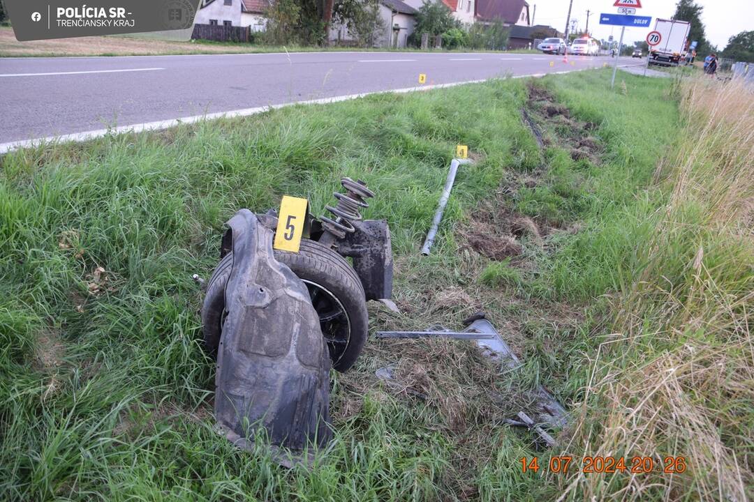 FOTO: Motorkár musel byť po nehode hospitalizovaný, foto 2
