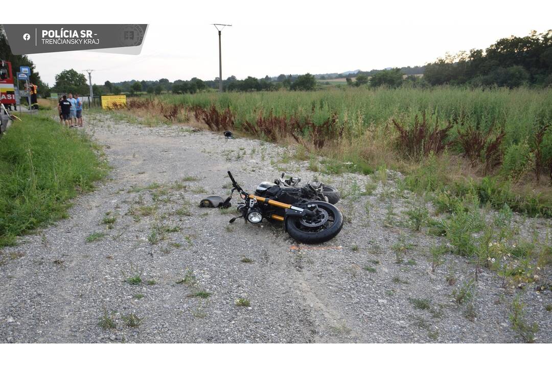 FOTO: Motorkár musel byť po nehode hospitalizovaný, foto 4
