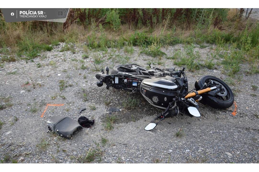 FOTO: Motorkár musel byť po nehode hospitalizovaný, foto 5