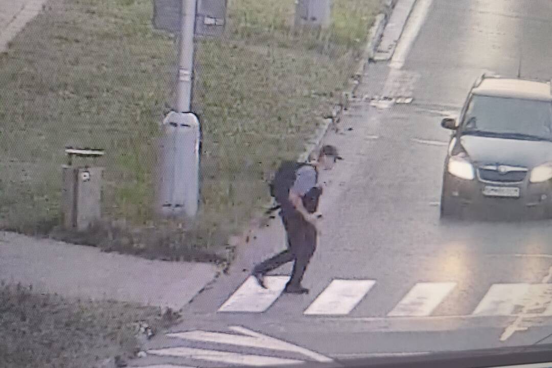 FOTO: Polícia z Nového Mesta nad Váhom pátra po totožnosti neznámeho muža. Poznáte ho?, foto 3