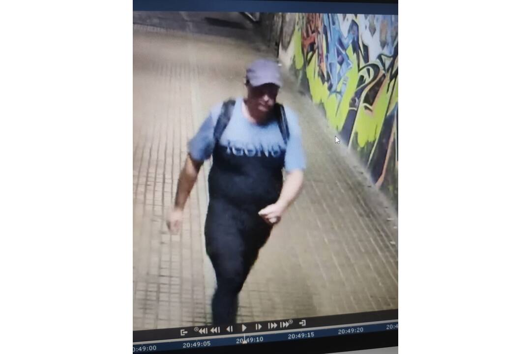 FOTO: Polícia z Nového Mesta nad Váhom pátra po totožnosti neznámeho muža. Poznáte ho?, foto 4
