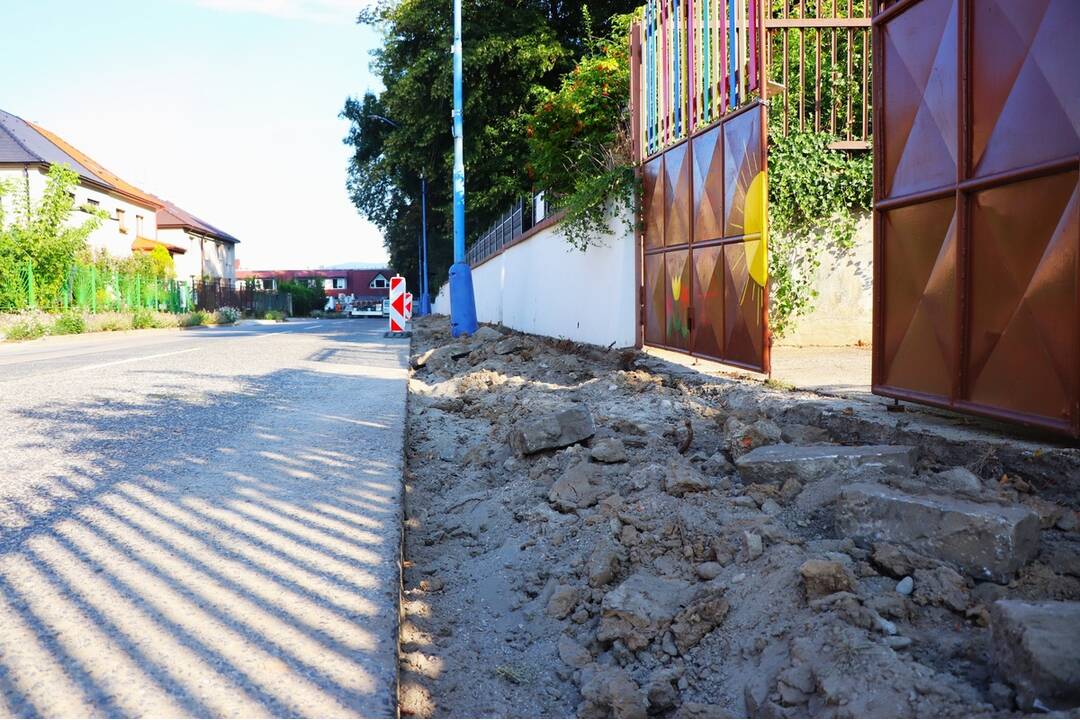 FOTO: Oprava chodníka v Dubnici nad Váhom, foto 1