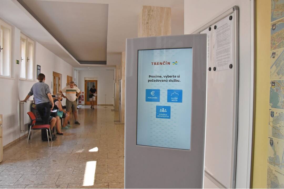 FOTO: Nový vyvolávací systém v Klientskom centre mestského úradu v Trenčíne, foto 1