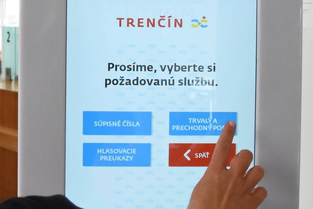 FOTO: Nový vyvolávací systém v Klientskom centre mestského úradu v Trenčíne, foto 2