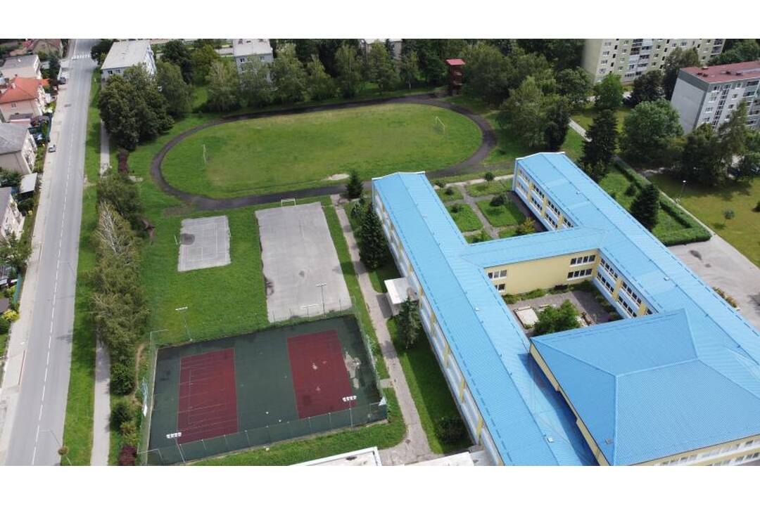 FOTO: Športový areál ZŠ Gorazdova v Púchove prejde rekonštrukciou. Navštíviť ho môžu žiaci aj verejnosť, foto 1