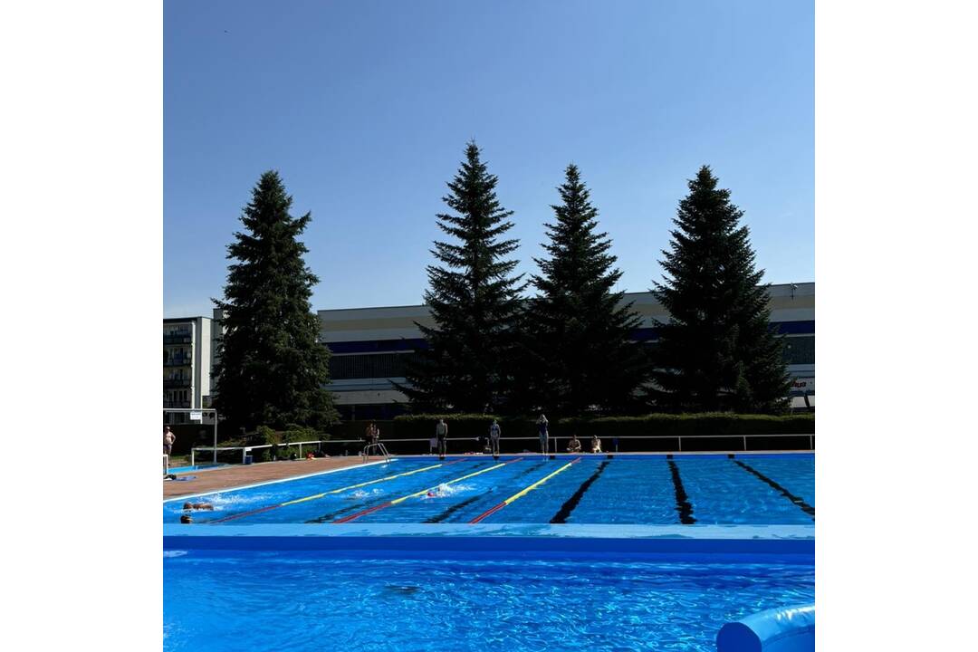 FOTO: Letné kúpalisko v Púchove je otvorené. Pribudli tri nové tobogány aj upravený bazén na tri časti, foto 1