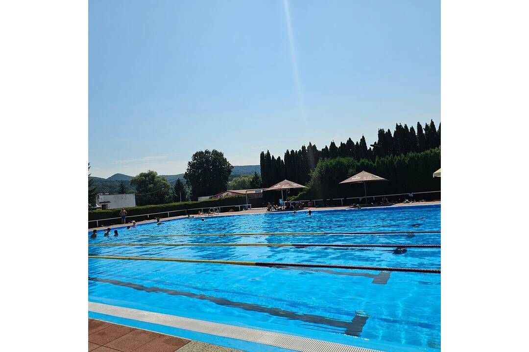 FOTO: Letné kúpalisko v Púchove je otvorené. Pribudli tri nové tobogány aj upravený bazén na tri časti, foto 4