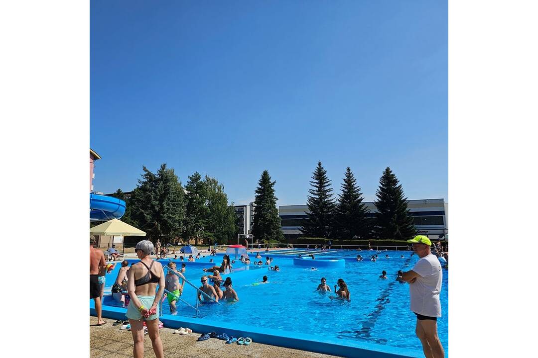 FOTO: Letné kúpalisko v Púchove je otvorené. Pribudli tri nové tobogány aj upravený bazén na tri časti, foto 7