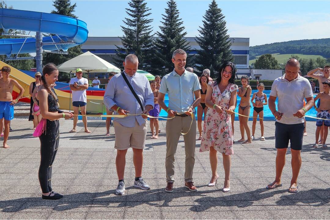 FOTO: Letné kúpalisko v Púchove je otvorené. Pribudli tri nové tobogány aj upravený bazén na tri časti, foto 9