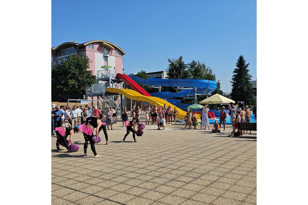 FOTO: Letné kúpalisko v Púchove je otvorené. Pribudli tri nové tobogány aj upravený bazén na tri časti, foto 12