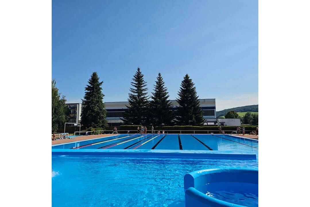 FOTO: Letné kúpalisko v Púchove je otvorené. Pribudli tri nové tobogány aj upravený bazén na tri časti, foto 13