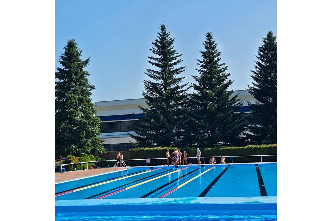 FOTO: Letné kúpalisko v Púchove je otvorené. Pribudli tri nové tobogány aj upravený bazén na tri časti, foto 14