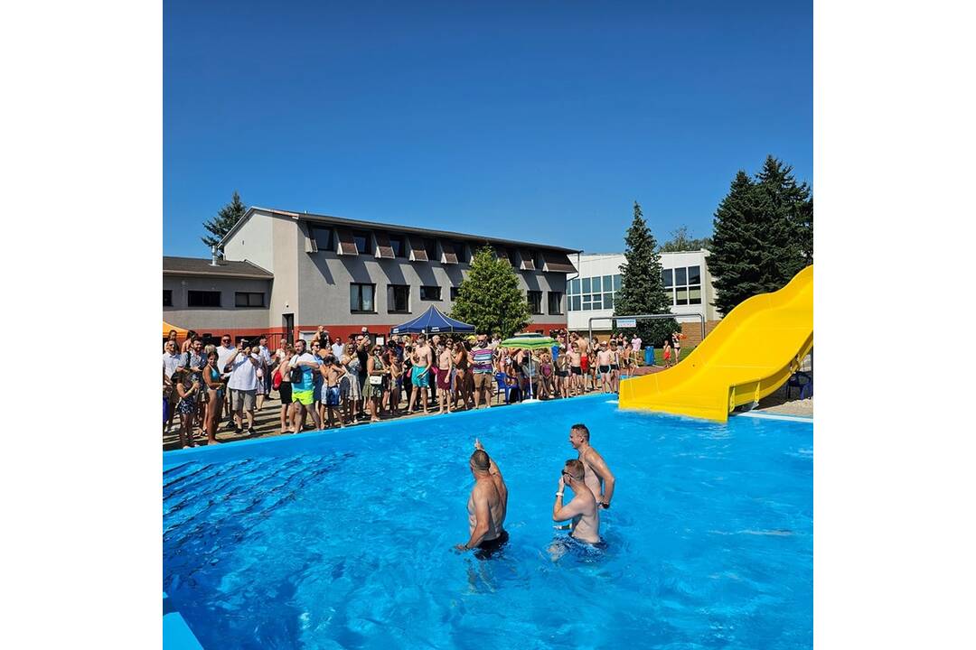 FOTO: Letné kúpalisko v Púchove je otvorené. Pribudli tri nové tobogány aj upravený bazén na tri časti, foto 15