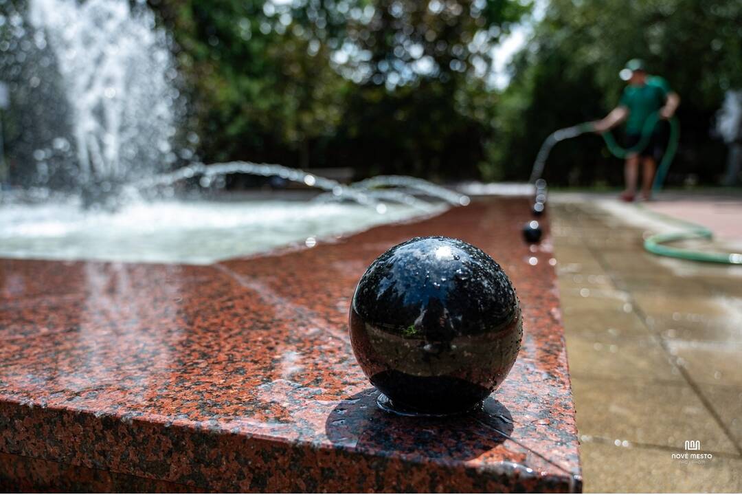 FOTO: Fontána v Novom Meste nad Váhom je opätovne spustená. Vyžadovala si rekonštrukciu, foto 6