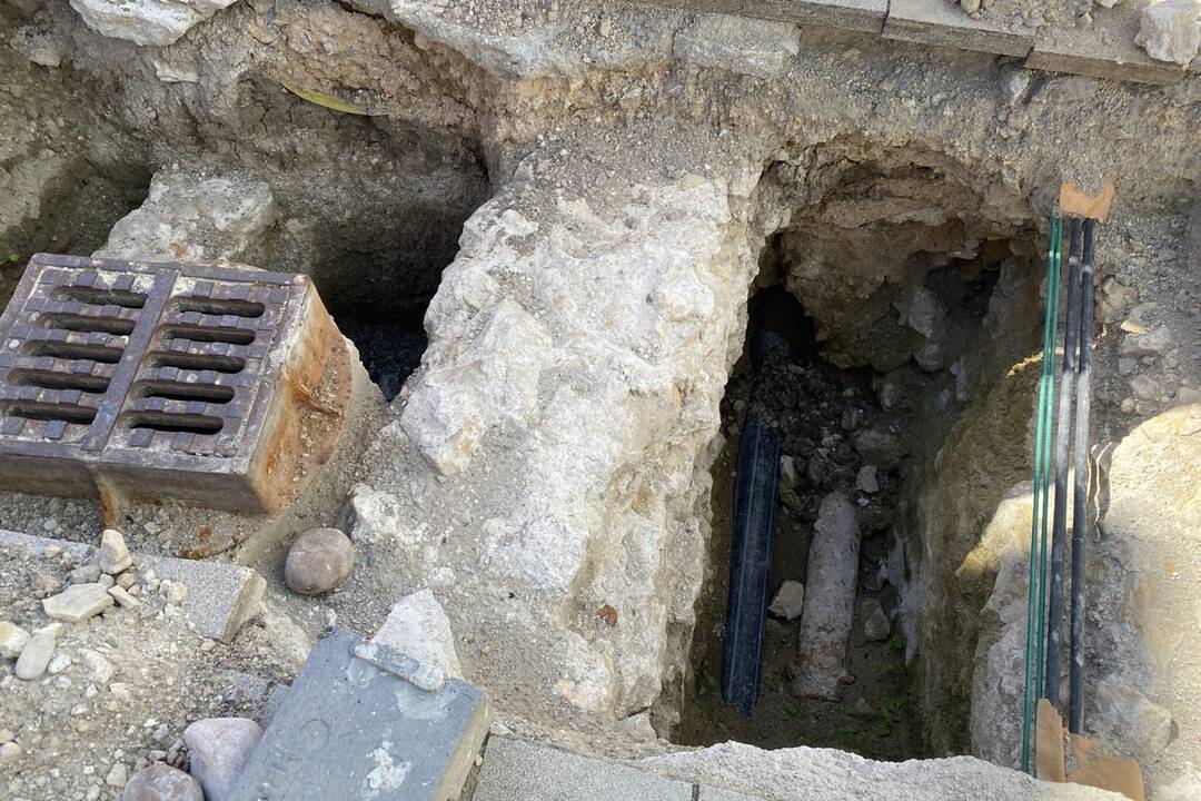 FOTO: Na Sládkovičovej ulici sa našli mohutné murivá, foto 1