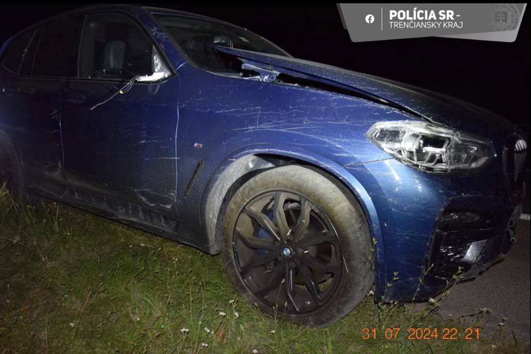 FOTO: Dôchodca jazdil na diaľnici v protismere. Spôsobil dopravnú nehodu, pri ktorej vodička dvakrát prerazila oplotenie, foto 1