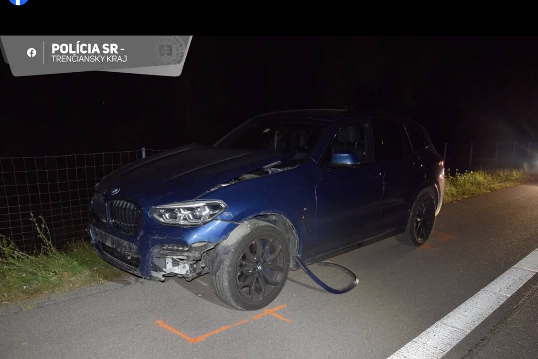 FOTO: Dôchodca jazdil na diaľnici v protismere. Spôsobil dopravnú nehodu, pri ktorej vodička dvakrát prerazila oplotenie, foto 2