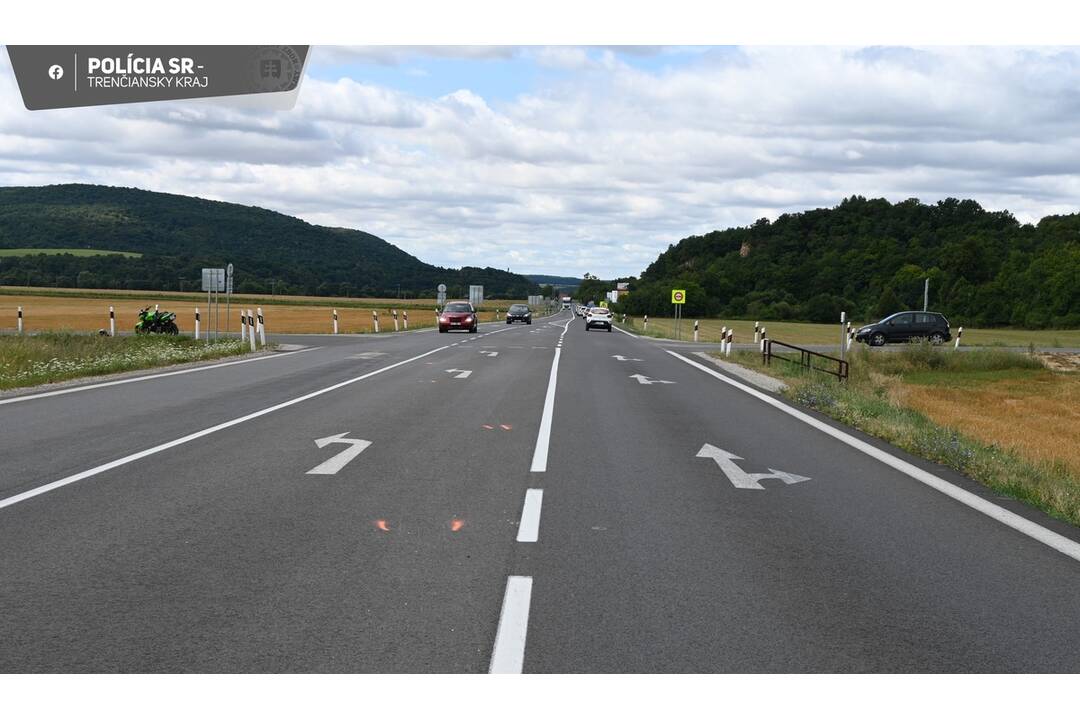 FOTO: Dôchodca na motorke spôsobil nehodu pod vplyvom alkoholu v obci Nitrica , foto 3