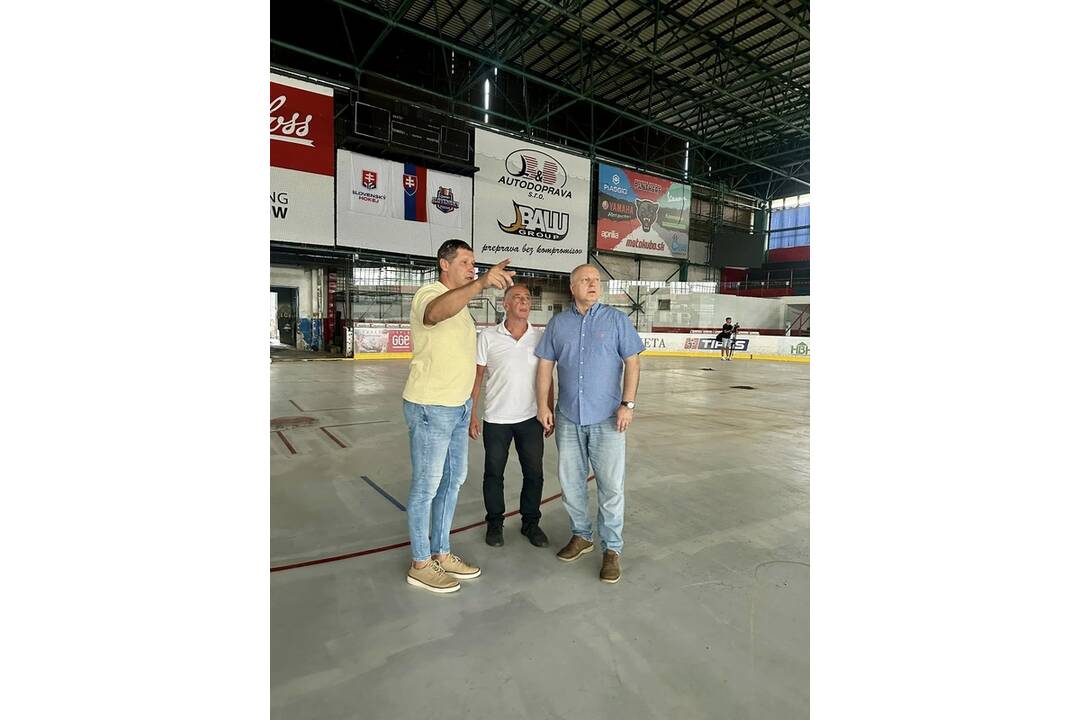 FOTO: Na zemnom štadióne vymenili desaťročné poruchové svetlá , foto 2