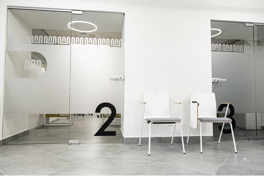 FOTO: V Novom Meste nad Váhom otvorili moderné klientske centrum. Obyvateľom má zjednodušiť proces vybavovania, foto 4