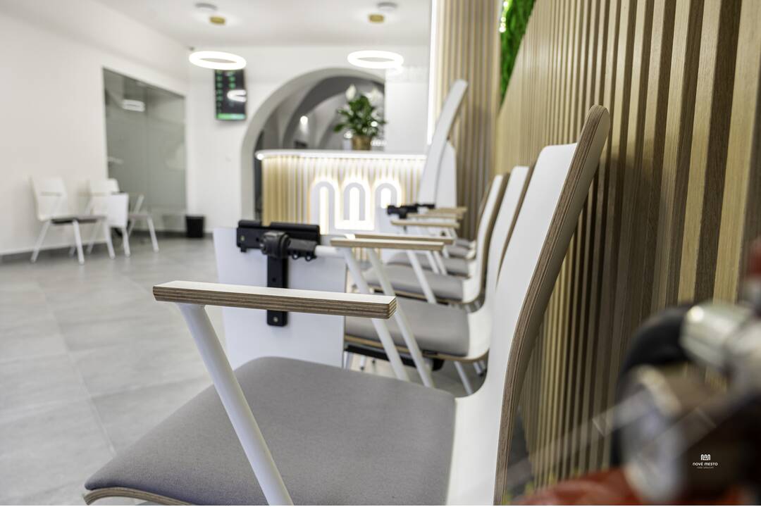 FOTO: V Novom Meste nad Váhom otvorili moderné klientske centrum. Obyvateľom má zjednodušiť proces vybavovania, foto 7