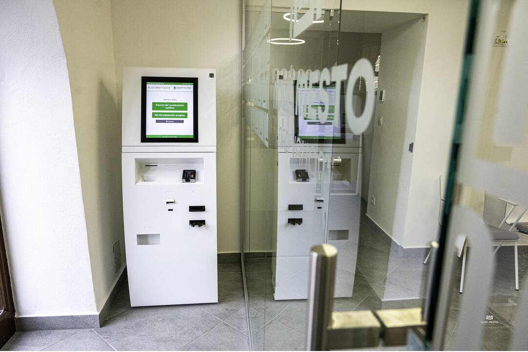 FOTO: V Novom Meste nad Váhom otvorili moderné klientske centrum. Obyvateľom má zjednodušiť proces vybavovania, foto 11