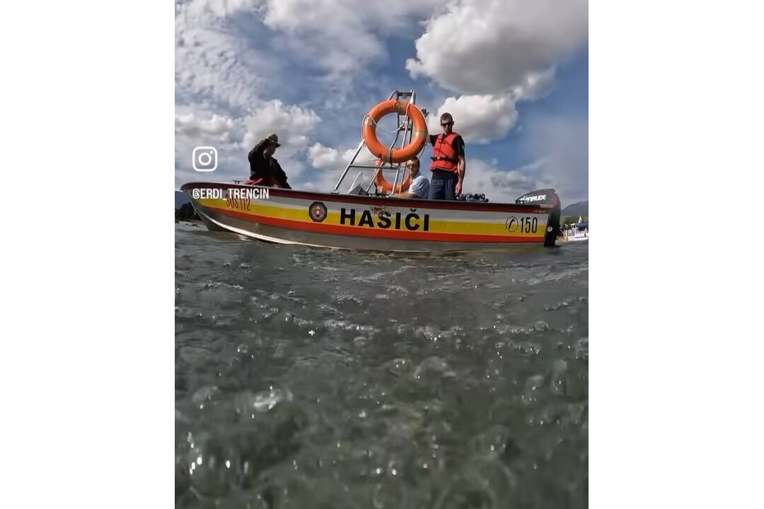 FOTO: Muža sa po skoku do vody nepodarilo potápačom vypátrať, foto 5