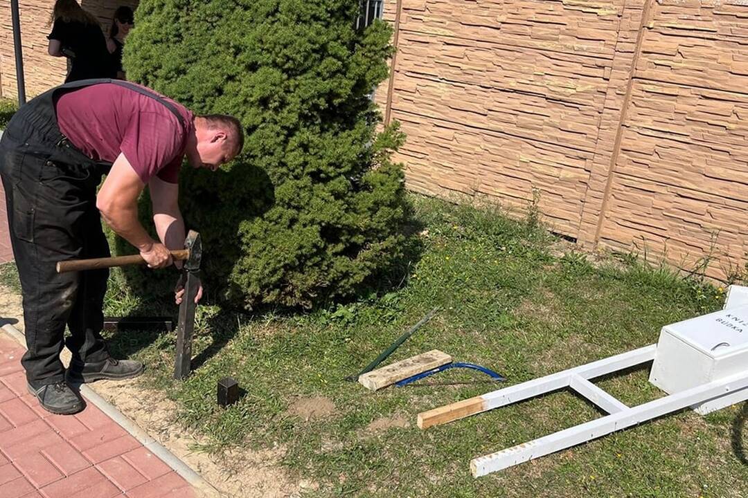 FOTO: Nová knižná búdka na kúpalisku v Púchove, foto 4