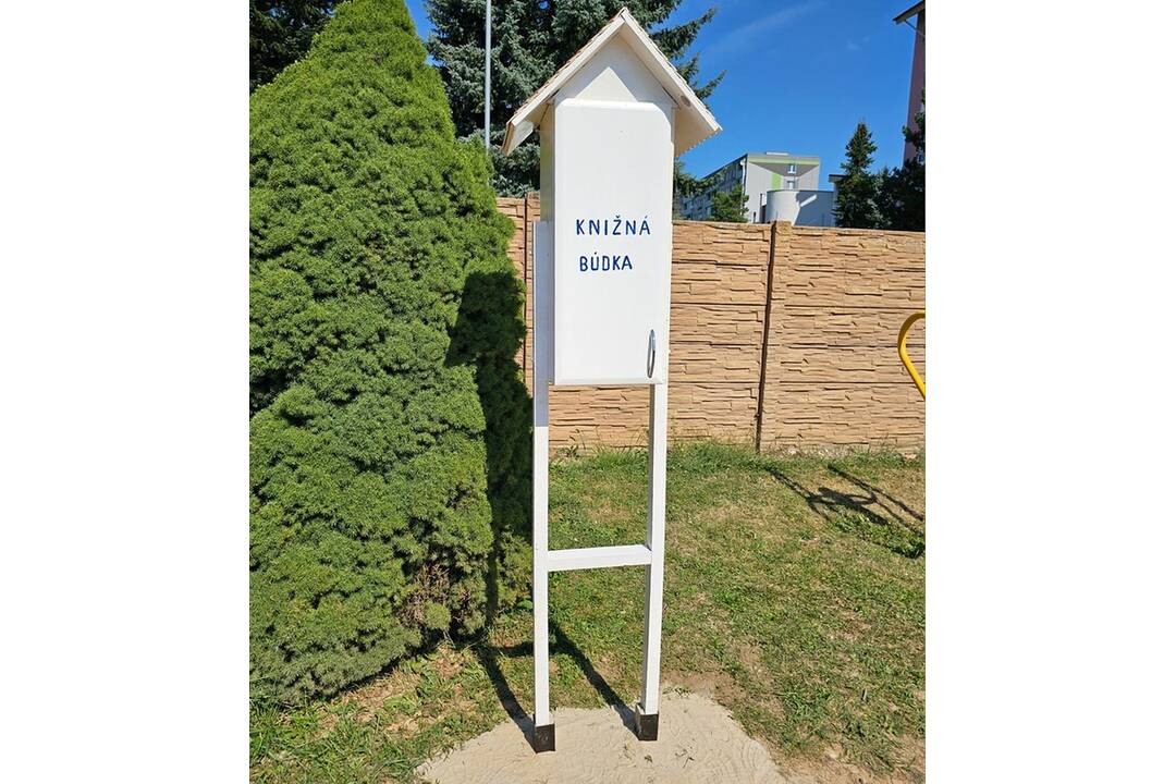 FOTO: Nová knižná búdka na kúpalisku v Púchove, foto 3