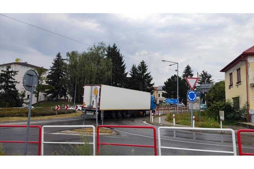 FOTO: Kruhový objazd v Ilave, foto 7