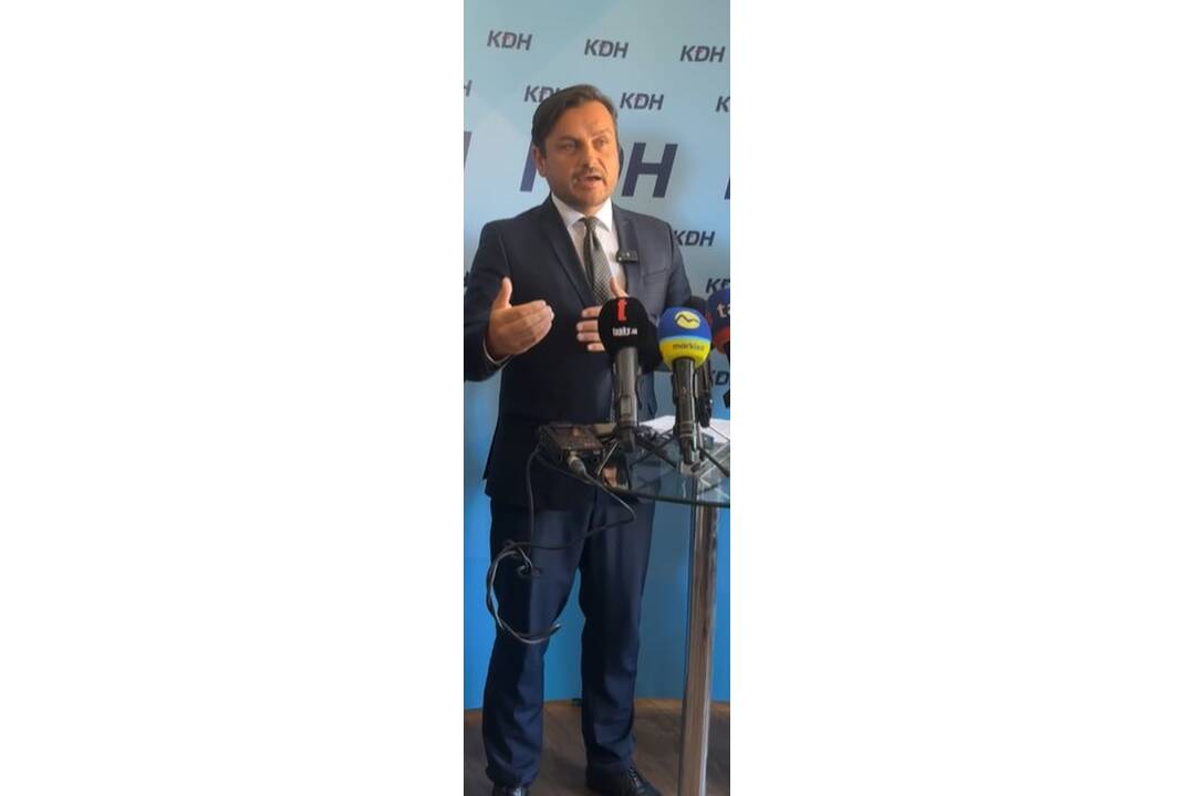 FOTO: Vedenie KDH po návšteve kardiológie iniciuje odvolanie Dolinkovej, foto 3