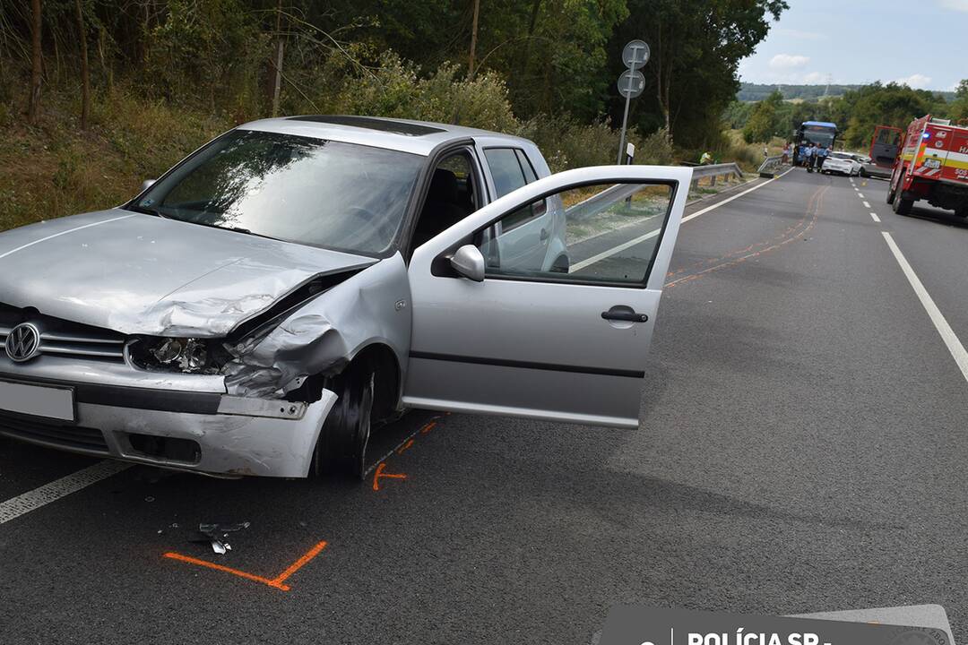 FOTO: Polícia riešila nehodu troch áut, foto 3